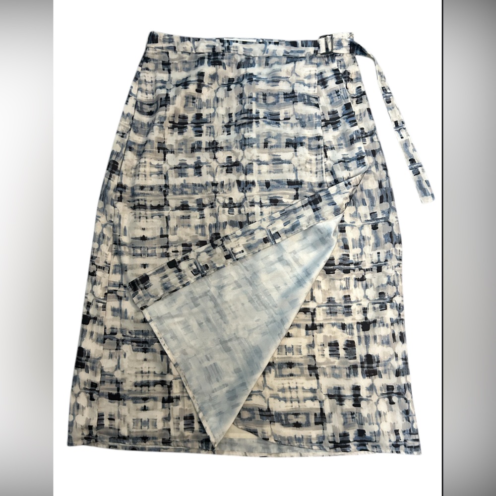 Banana Republic mid length silk like pattern skirt size 6 NWT